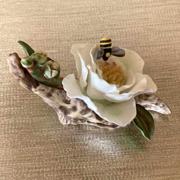 Lefton Royal Dover Camilla Flower with Bee Bone China. - Picture 5 of 8